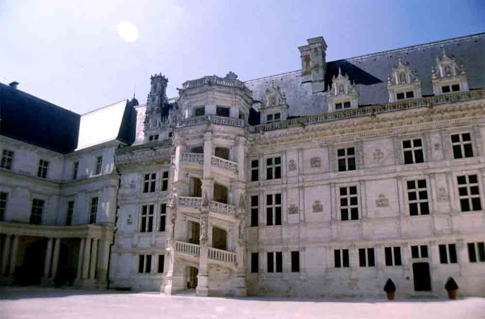 Francia - Blois 04 - castillo de Blois.jpg
